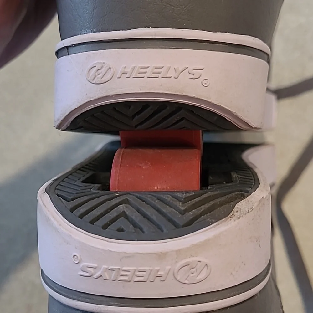 HEELYS Youth 6 like new gray red